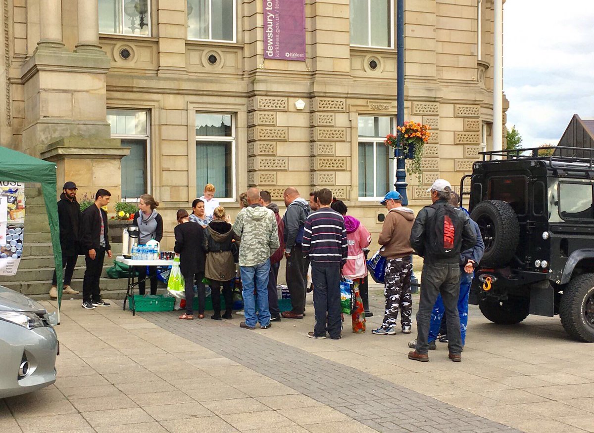 BatleyHomeless's tweet photo. Another successful night for the Homeless Project! So many people were helped yesterday, with warm meals provided to newcomers to the BHP! https://t.co/em81zcqeoE