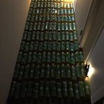 スタッフにお茶を廊下に置くように頼んだ結果ｗまさかの置き方をする!