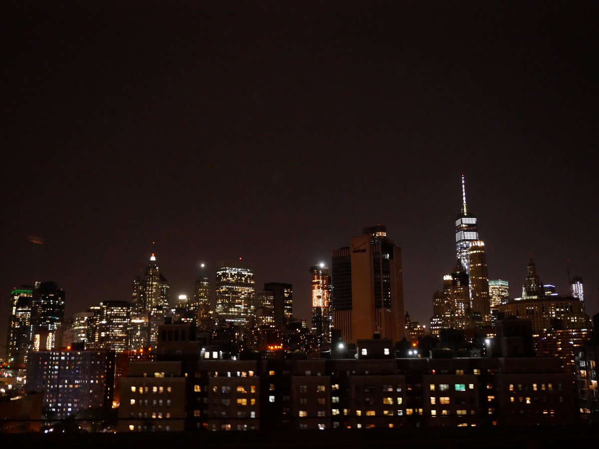 sam_yg's tweet photo. Late nights &amp; city lights..🍷
•
•
#Skyline #NewYork #OneDrinks https://t.co/WWxk0GyIR2