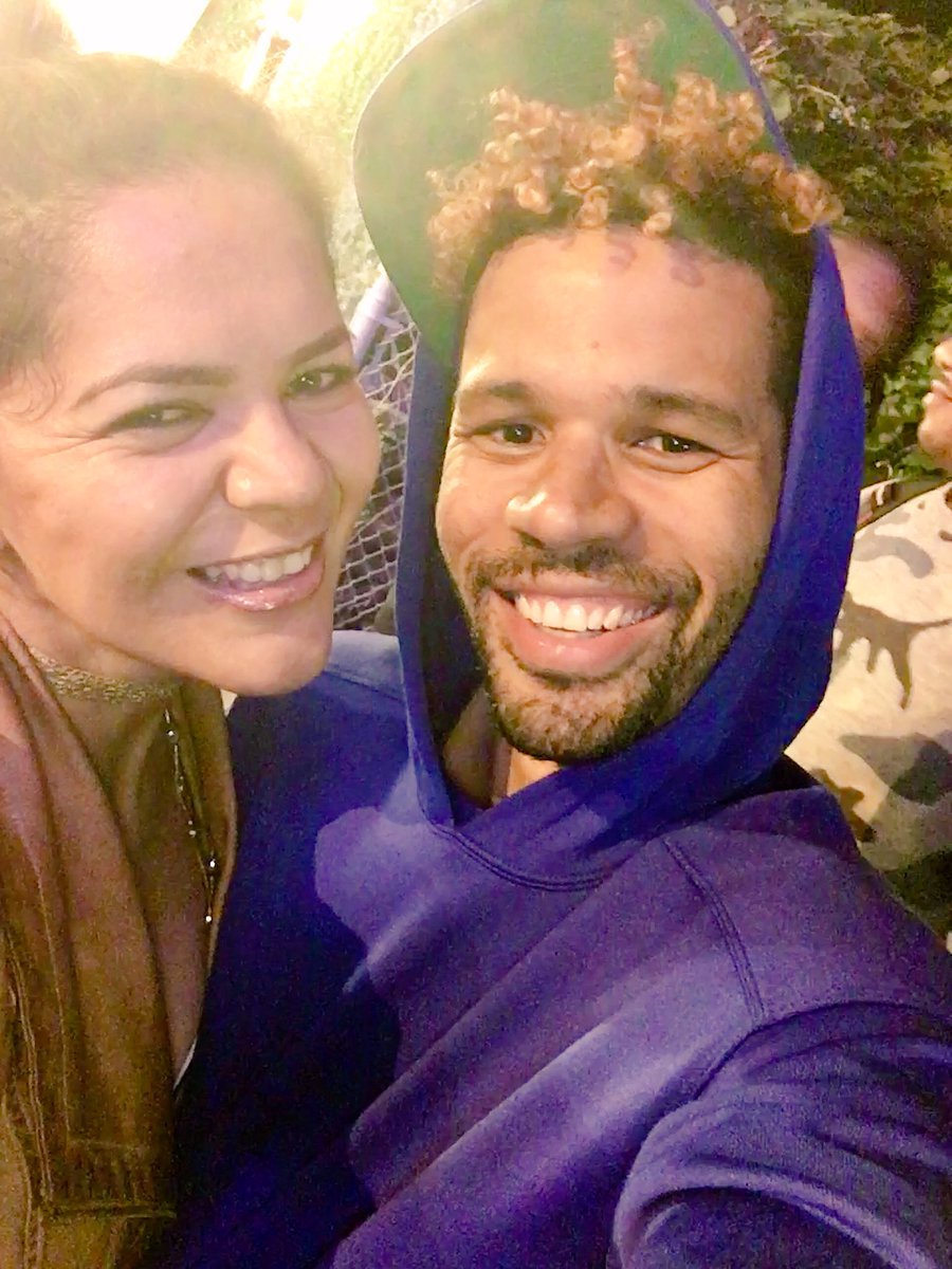 Belladelfia's tweet photo. Always good seeing you my dear -safe travels!! @ic3mane #FullExtreme https://t.co/bNk0BrC3US