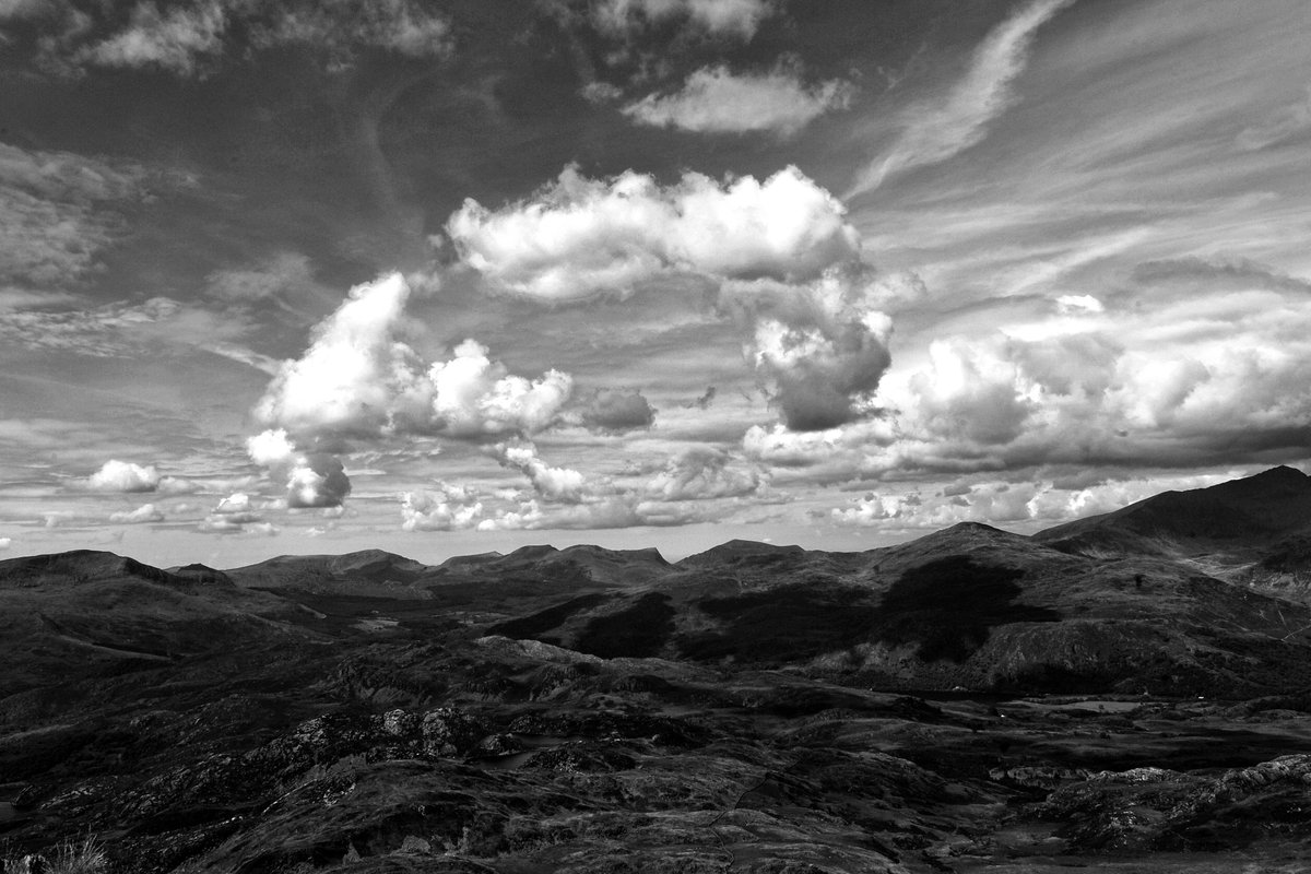 nomadic_shores's tweet photo. From Cnict looking over to Snowdon (top right) on a glorious day. #wales #snowdonia #blackandwhitephotography #landscapephotography #nature https://t.co/vmXTQC9rbi