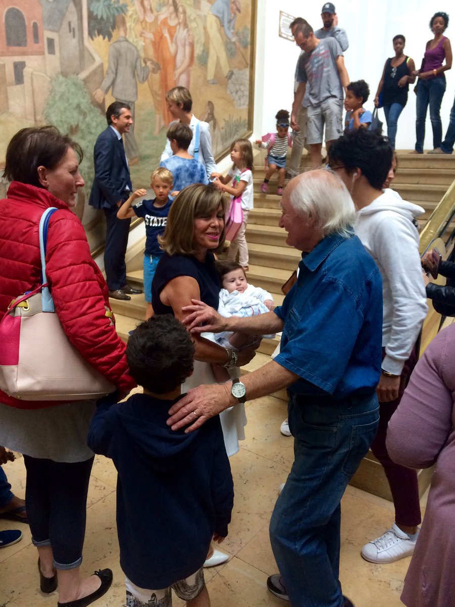 Joelle_CR's tweet photo. A #Puteaux, la rentrée commence tjrs par la distribution des fournitures scolaires. Un vrai plaisir partagé par tous! https://t.co/TVHybDRyUS