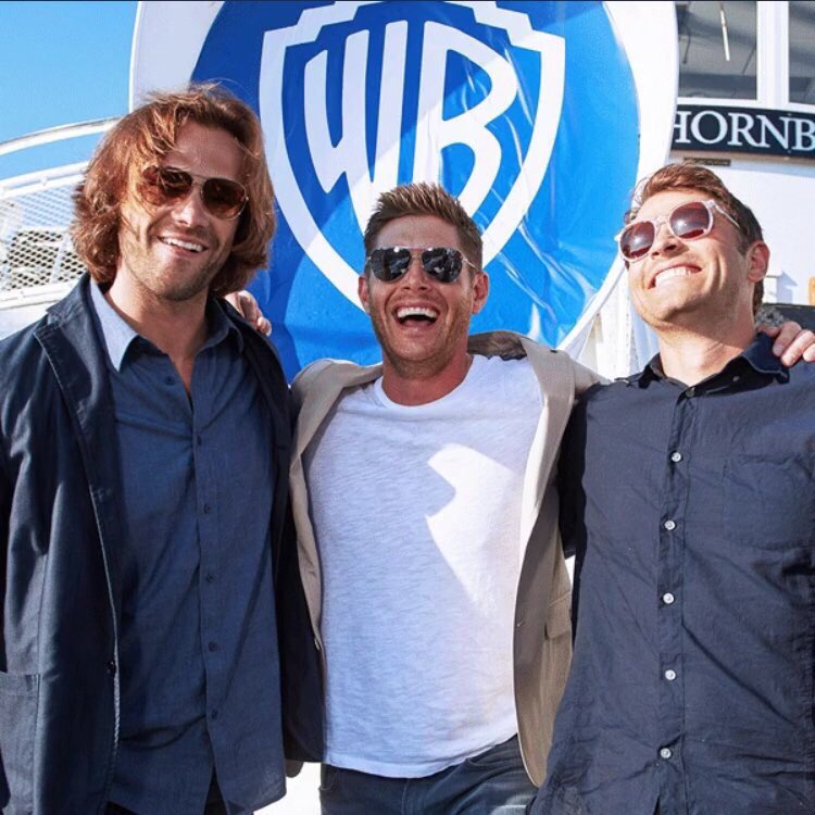 ackIespics's tweet photo. feat. jared padalecki &amp; misha collins https://t.co/CWFjfDrzpN