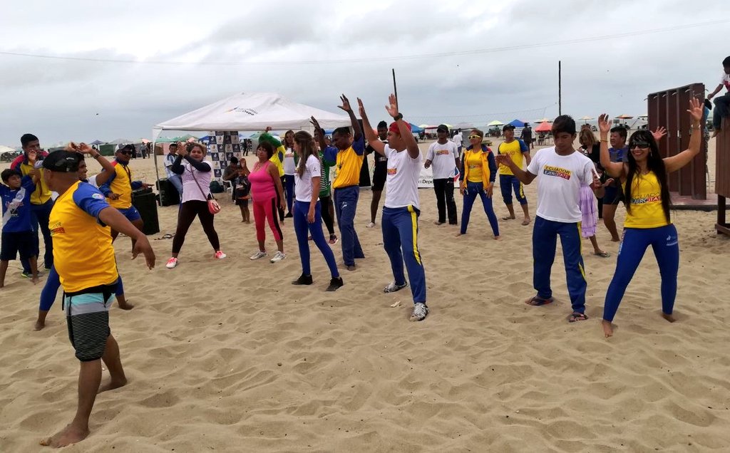 DeporteEc's tweet photo. En Villamil Playas, también se realizan actividades con el proyecto #EcuadorPlayero2017. 🇪🇨👏🏻 https://t.co/3N8DxPPXXB