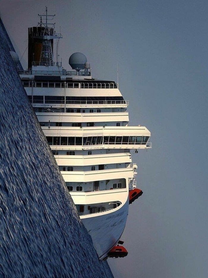 WeParanormal's tweet photo. ... Who remembers #CostaConcordia 🚢

#scary #paranormal #weird #wtf #ufo #alien #aliens #ghost #horror #scared #ship #accident https://t.co/lgnEKTunAL