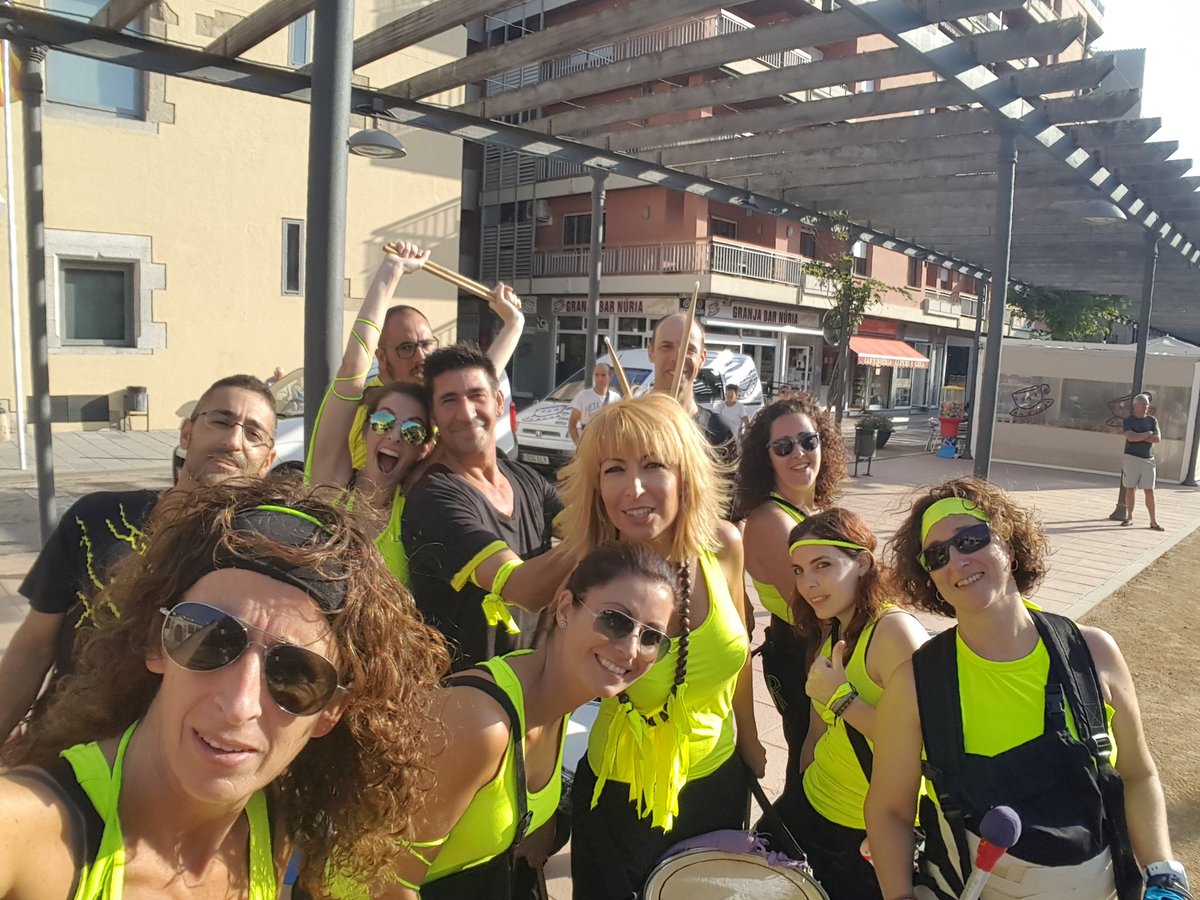 SilviaSimonR's tweet photo. A punt amb @Retruny! #StFeliuGuixols #timbaladaganxona! https://t.co/5sGJrMg4qS