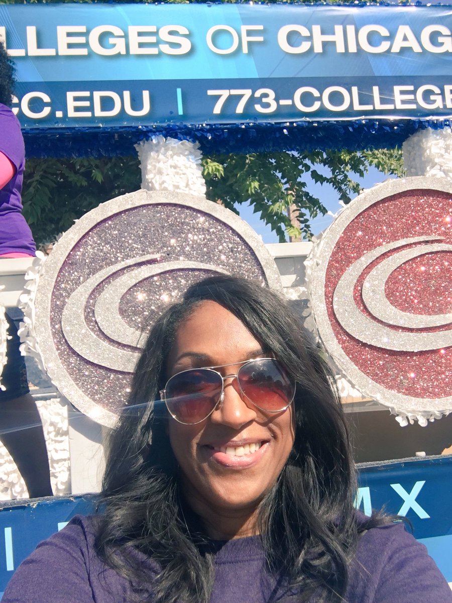 SouthSideGrl312's tweet photo. Good day for SouthSide Labor Day Parade representing @OliveHarvey_CCC @ChiCityColleges #CommunityCollege #OHCCommunity #CommunityMatters https://t.co/HuqtA1gCOd