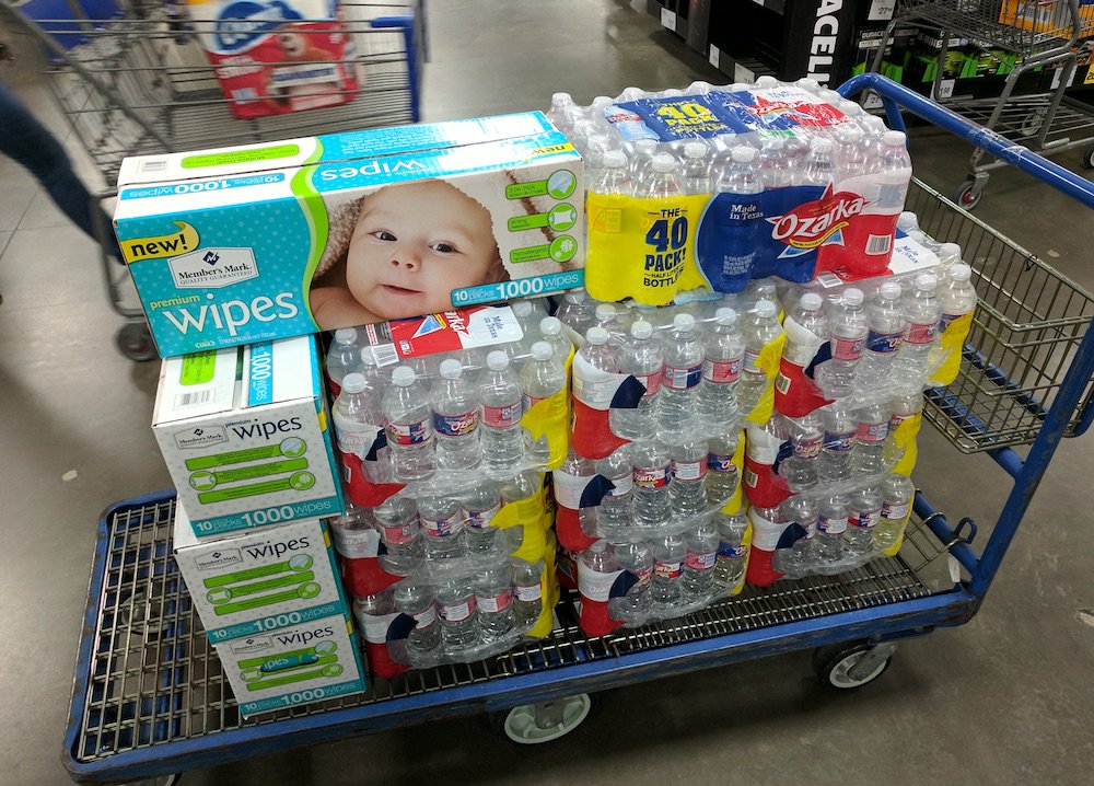 ArcadeCityHall's tweet photo. Items delivered yesterday to @GRBCC - donations from #Austin (thanks Sharon!) and our gofundme donors. Video update: https://t.co/abQUEzKIAU https://t.co/mcRn3Ds93f