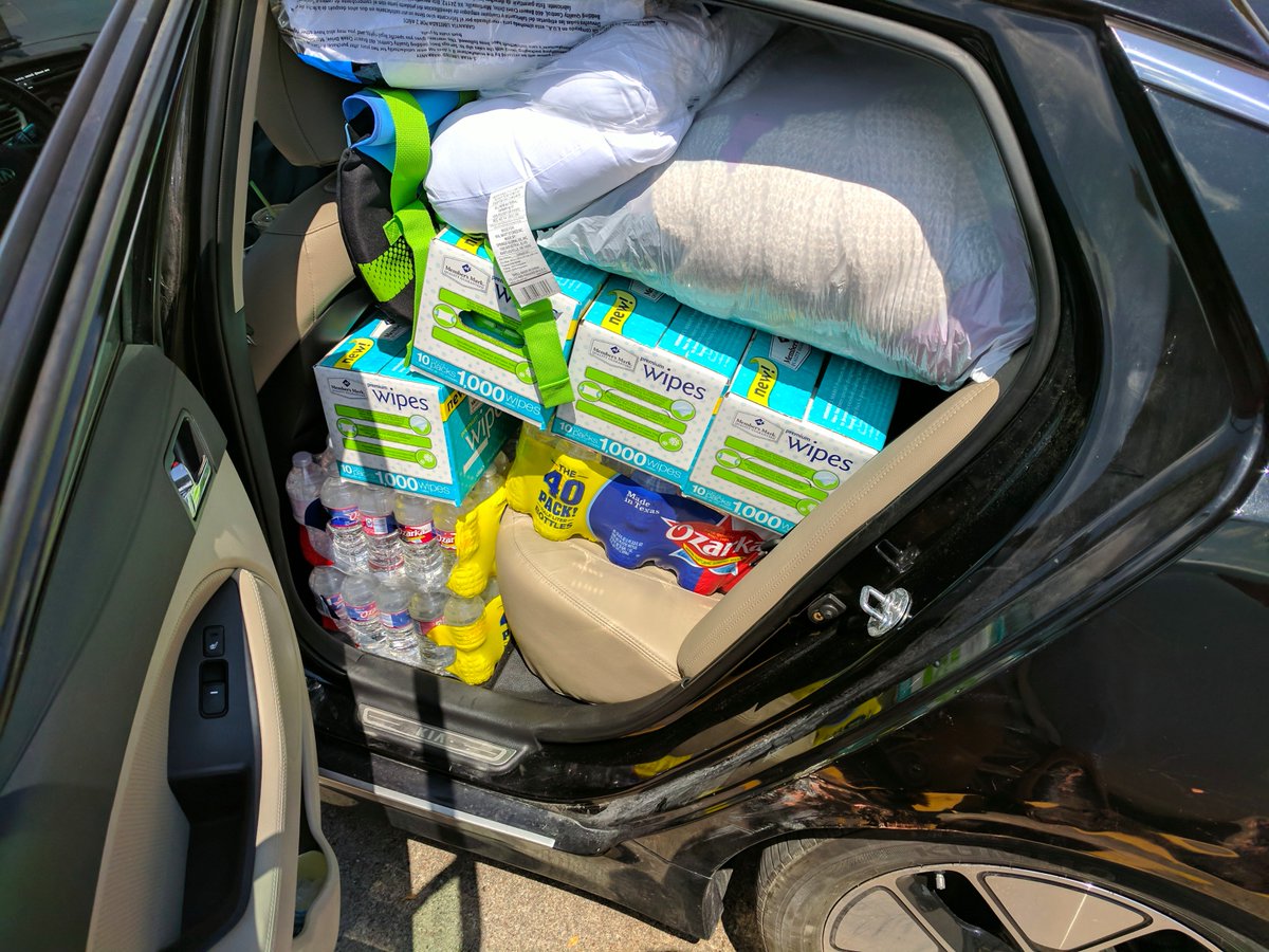 ArcadeCityHall's tweet photo. Items delivered yesterday to @GRBCC - donations from #Austin (thanks Sharon!) and our gofundme donors. Video update: https://t.co/abQUEzKIAU https://t.co/mcRn3Ds93f