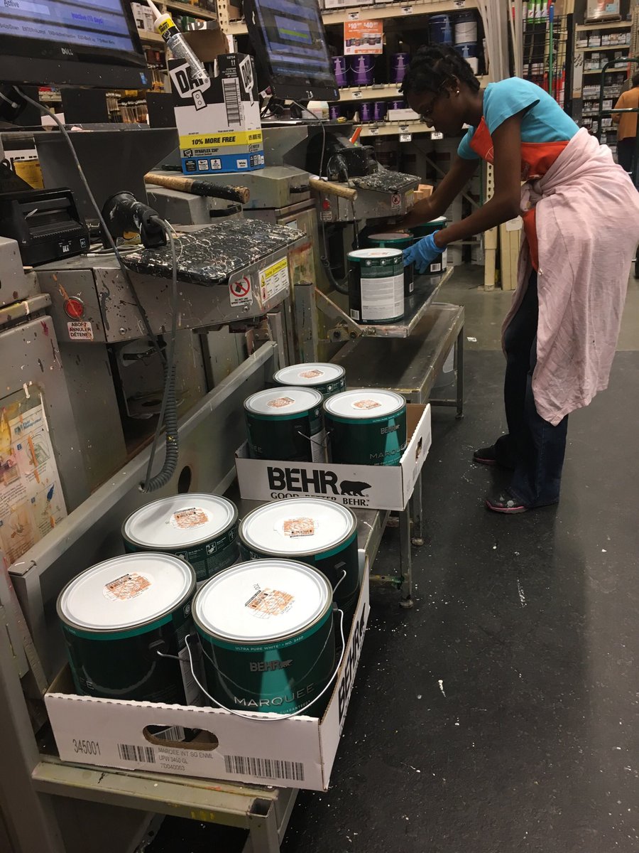 timbehr98's tweet photo. Great job Yonette in #HD980 driving big Saturday sales during #HDLaborDayPaintEvent. Customer service &amp; big $aving$ drives #LTSA @FV_Behr https://t.co/pG5pPRlbYW