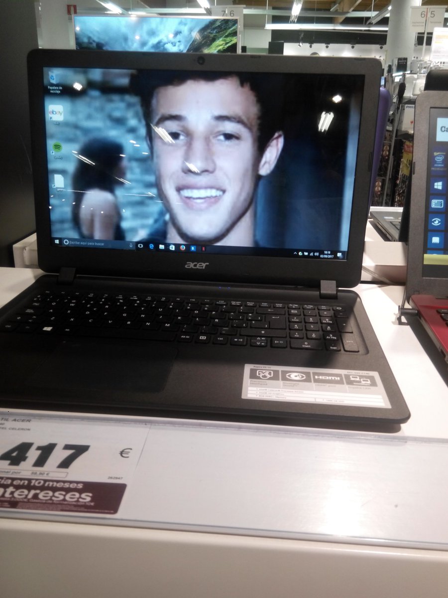 ___groot__'s tweet image. Look what I found on a shopping mall here in Spain @camerondallas