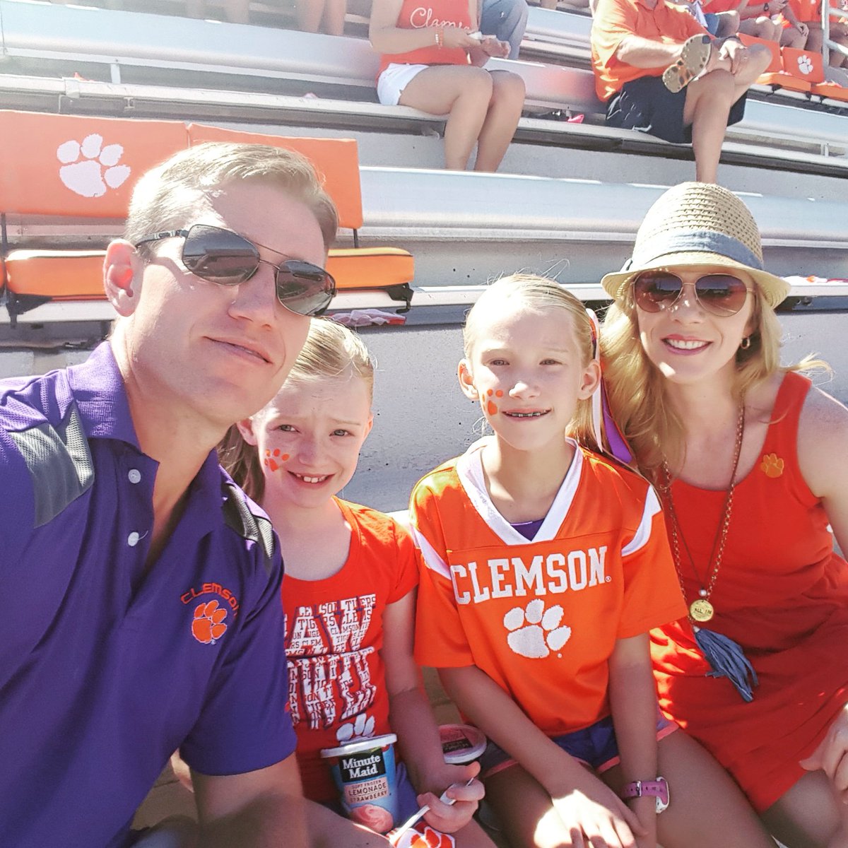 JRC_Cooke's tweet photo. Go Tigers!  @ClemsonFB #ClemsonFamily https://t.co/rsdQlDtFYX