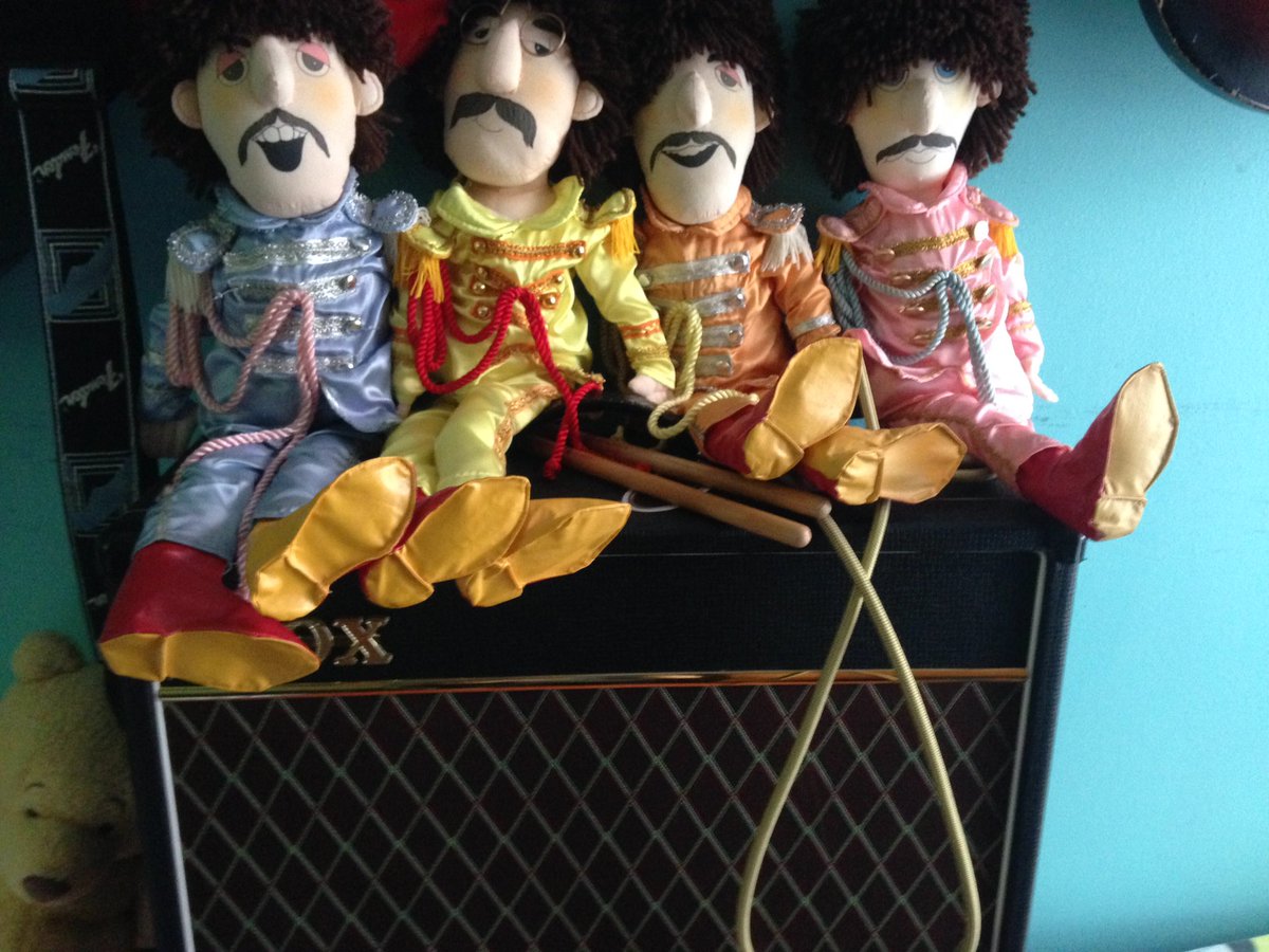 rorishapiro1's tweet photo. My 3 @VOXamps T-60 #bassamp #kensingtonsolidstate and #ac151 plus my #sgtpeppers #BeatlesDolls @thebeatles https://t.co/eXnhW5ARll