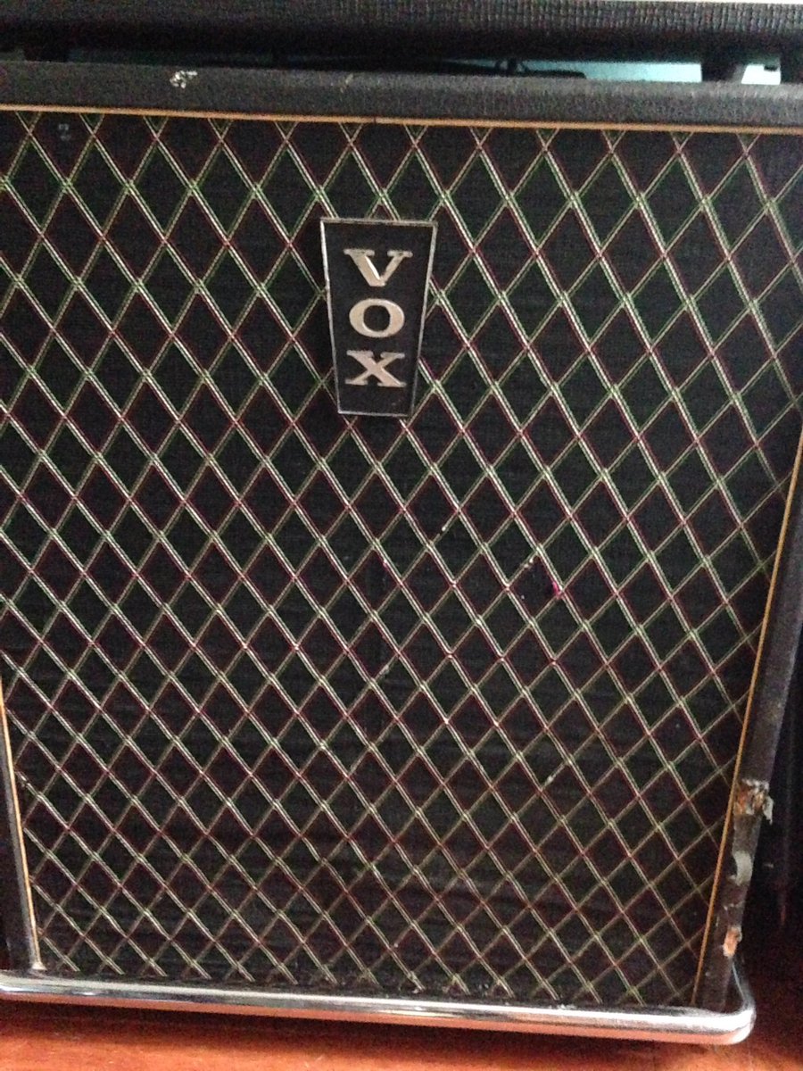 rorishapiro1's tweet photo. My 3 @VOXamps T-60 #bassamp #kensingtonsolidstate and #ac151 plus my #sgtpeppers #BeatlesDolls @thebeatles https://t.co/eXnhW5ARll