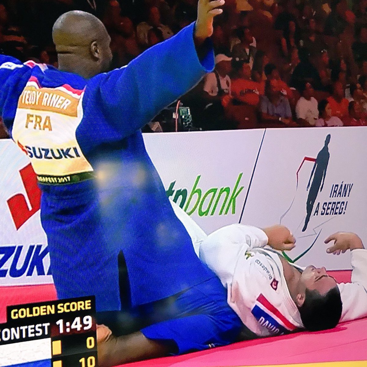 Il l'a fait ! Immense Teddy 🎉 Pour la 9e fois champion du monde 🥇🥇🥇🥇🥇🥇🥇🥇🥇Vraiment le plus grand champion 🥋... Chapeau. Respect ✊