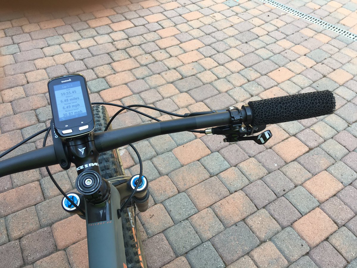 Joseph_DeSimone's tweet photo. New @Carbon handles designed by talented @imranj131.The design helped breaking during steep descents &amp; loved air flow through the handles! https://t.co/t07ayPq3Rq