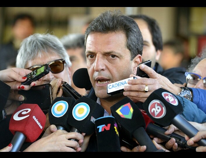 ambrosiook's tweet photo. “Bullrich protegió a Gendarmería en lugar de a la familia Maldonado” @SergioMassa 
https://t.co/CzlWPKwPth - vía @perfilcom https://t.co/bxyVQ6tPwg