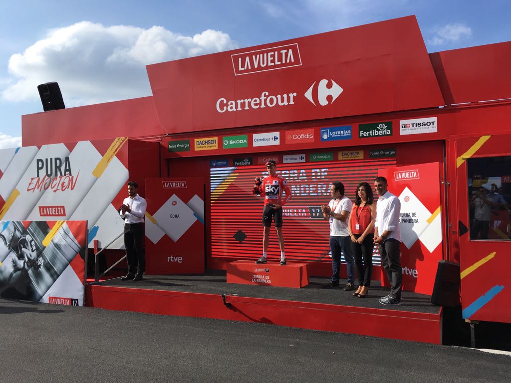 ¿Quieres ganar el maillot de líder? LA ROJA 
¿Want to win the leader's jersey? LA ROJA 
 FOLLOW <a href="/lavuelta/">La Vuelta</a> + RT
