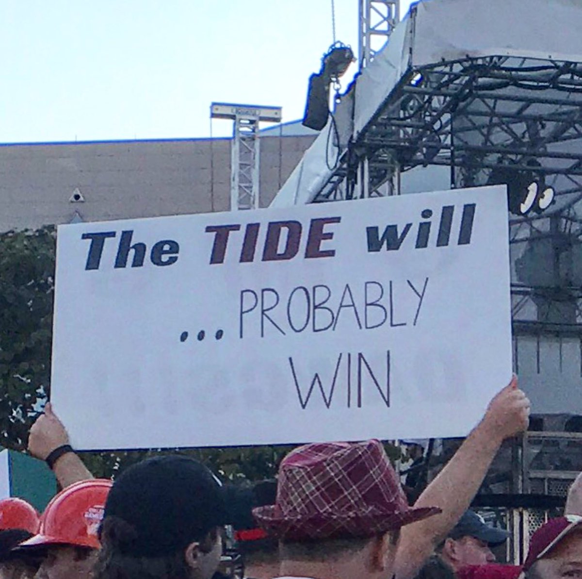 CollegeGameDay's tweet photo. Confidence is key https://t.co/SmEmdGkSBE