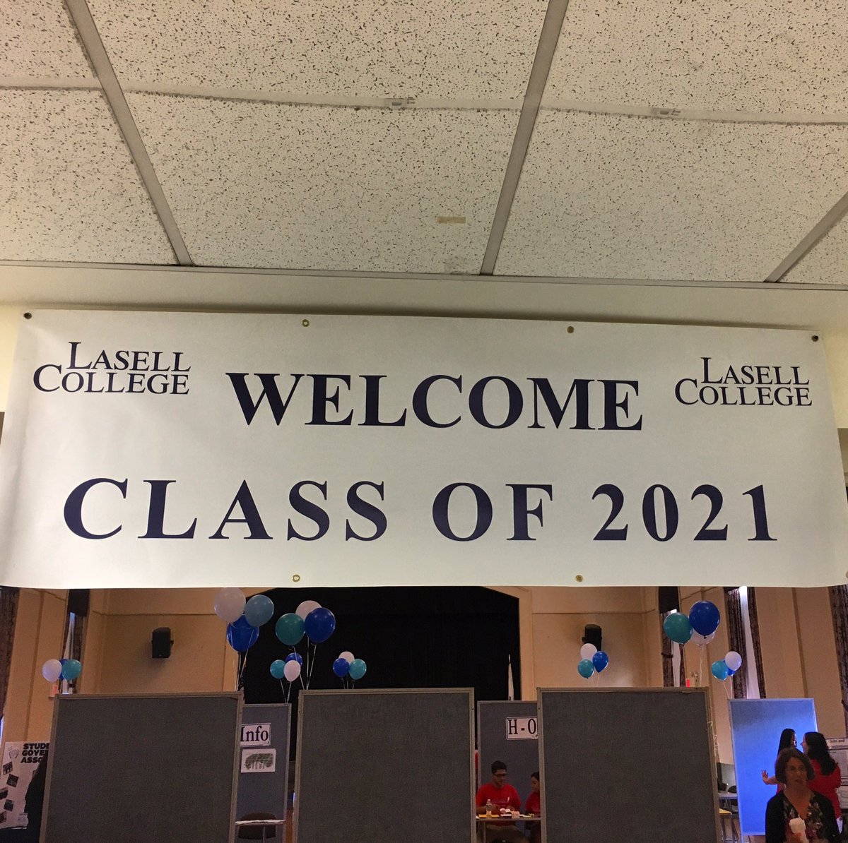 LasellSGA's tweet photo. Welcome to Lasell! #LLWW17 #SGA17 https://t.co/TjmMdb22yT