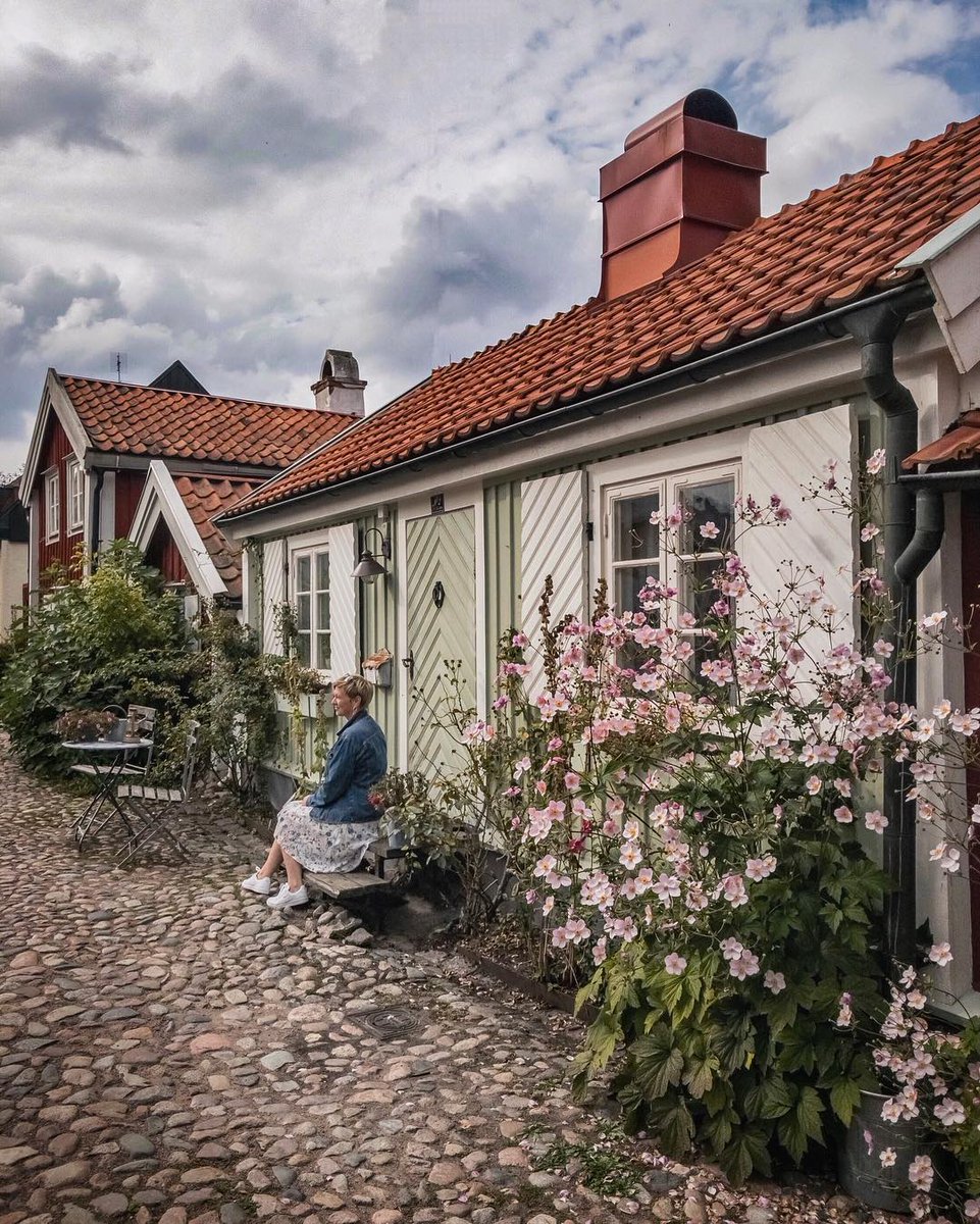 hansegang's tweet photo. Hallå aus #Kalmar! Unsere Reise in Astrid Lindgrens Welten kann beginnen.

#sweden #traviel @VisitSmaland @EHRENBERGKomm @AMGregersen https://t.co/SHdOHTHee6
