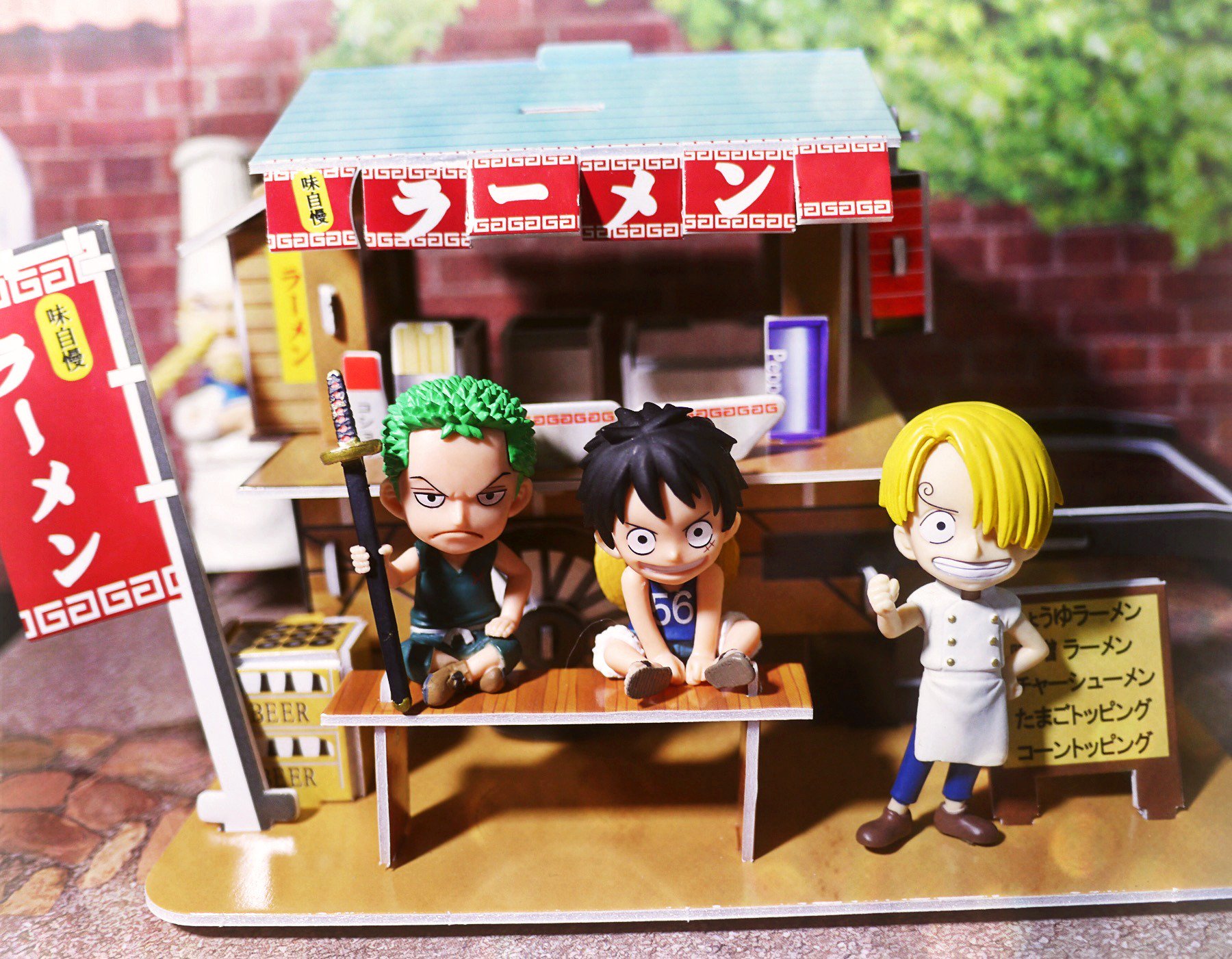 Lefty 100均のラーメン屋台をゲットしたので バラティエに出張営業していただきました 出演は１ ２枚目はワーコレ各種 3枚目はハーフエイジ そして4枚目の写真のウソップとサンジは04年のガシャポンの ジオラマワールド レトロ ワンピース