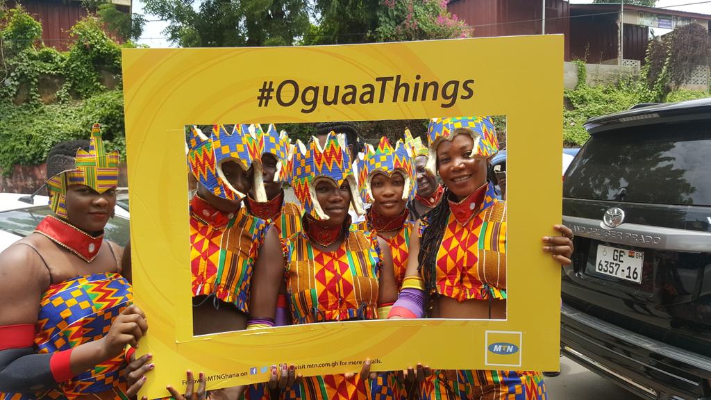 VoyagesAfriq's tweet photo. @MTNGhana is adding colour to the party on the streets of Cape Coast #OguaaThings #FetuAfahye @thePOE_T @AbeikuSantana @kojofabio @Activ8Gh https://t.co/DCQ9DGgOfv