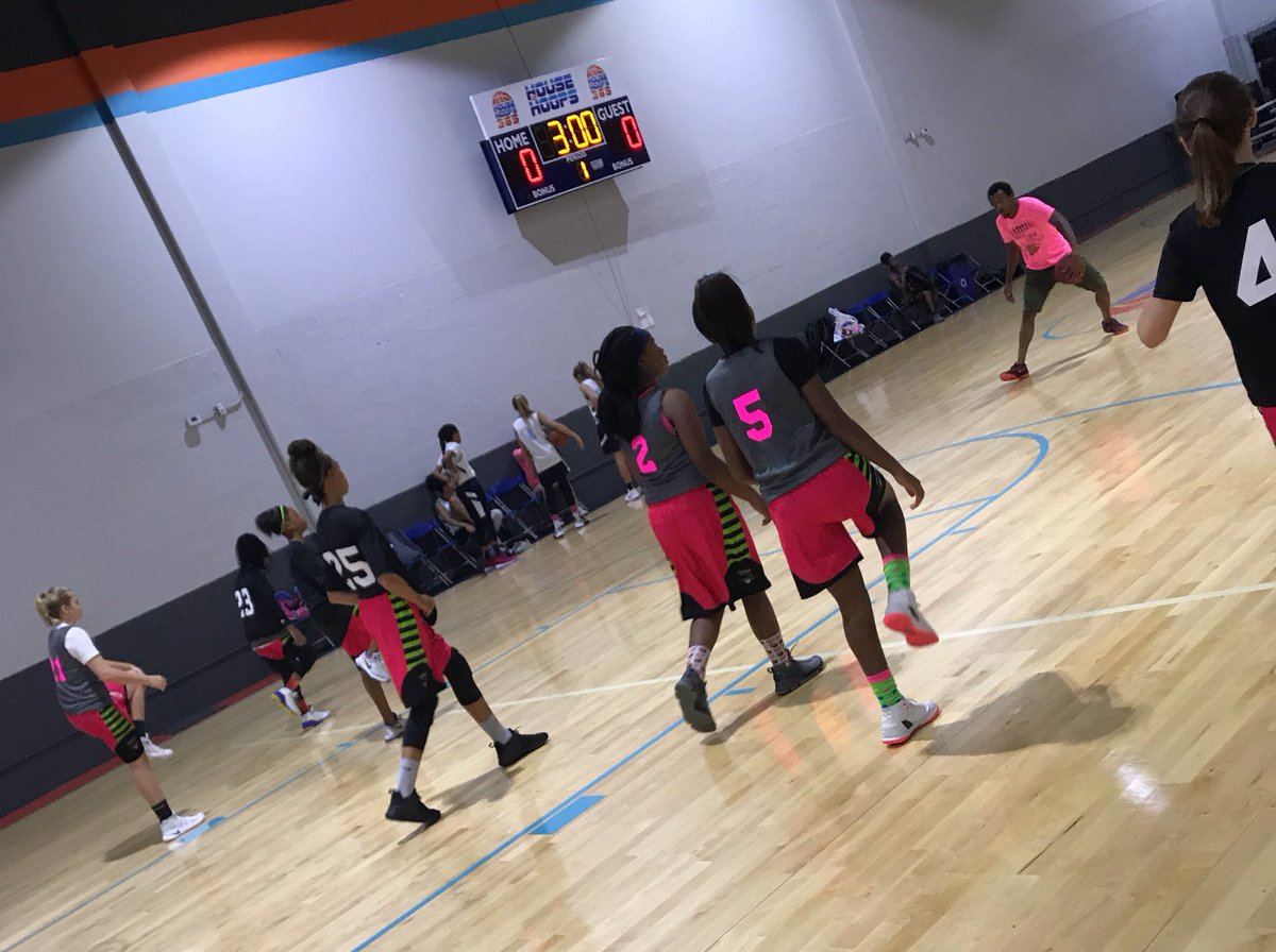 SH3LTON12's tweet image. @Ball4LyfePink 2022 getting ready for a little action! #Ball4LyfePINK #RespectThePink #PlayWithPASSION