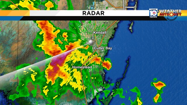 STORMS - spreading across SW Miami-Dade. Heavy rain right now in Homestead, Redland, Country Walk and Cutler Bay. https://t.co/yDK64yCwUX