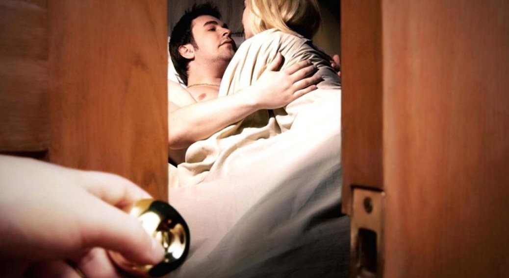 linkedoo's tweet image. Le #candaulisme une #pratique #libertine de plus en plus 
plébiscitée #libertinage #libertin #couple #triolisme  linkedoo.com/candaulisme-pr…