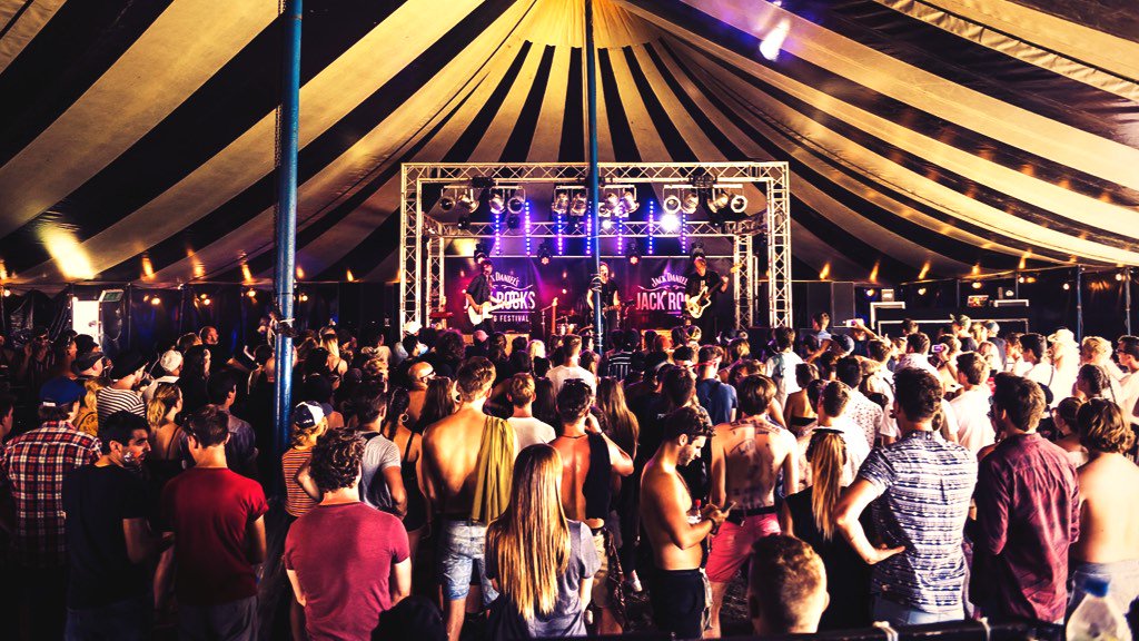 PLS_Leeds's tweet photo. Quick look back at last weeks Reading Festival and our stage, lighting &amp; PA. thanks @bellsbackline too for your help https://t.co/46EZ70p1Gj