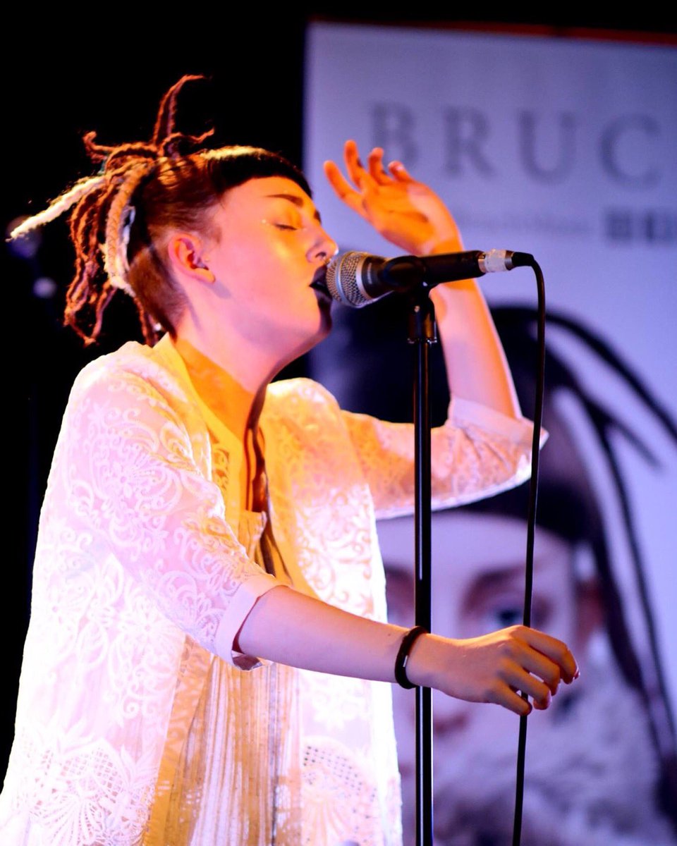 bruchmusic's tweet image. Happy memories supporting #HundredReasons &amp;amp; waiting for #EmptyLand on @bbcintrosolent tonight! Still in shock... #remembertobreathe