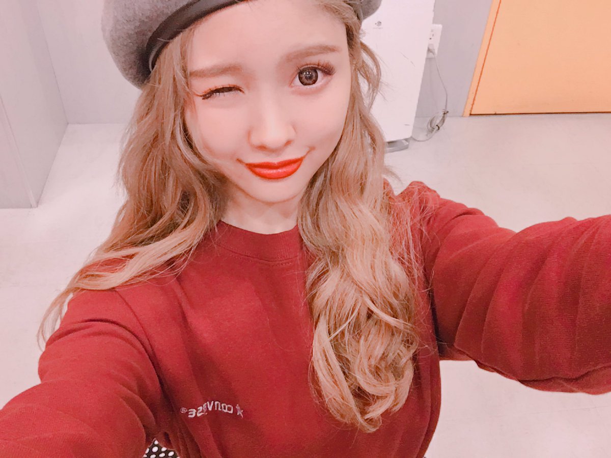 nachos_tokumoto's tweet photo. 最後のSPINNSさんステージは久しぶりにデコだしツルピカりん💓

大阪D-1ありがとうございました💓
秋服やっぱり可愛いからはやく寒くなってほしい、、、💓

最近お顔の表情色々研究中でございます😘😶😉🙄 https://t.co/ZefywsFege