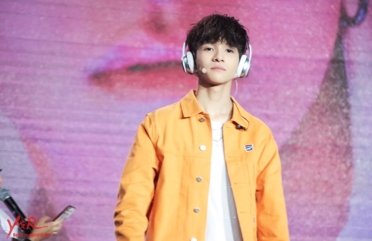 youngandrich117's tweet photo. 20170826 Showcase in Nanjing

#SamuelKim #KimSamuel #김사무엘 #사무엘 #식스틴 #SIXTEEN https://t.co/ooGBXnAqsJ
