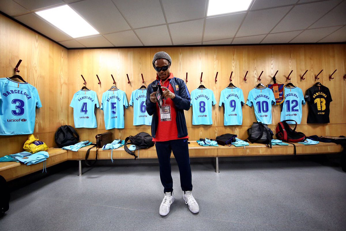 XI #BarçaLegends
Angoy, Belletti, Edmilson, Dehú, Abidal, Davids, Sergi, Mendieta, Simao, Kluivert, Goiko.
#LegendsAreBack