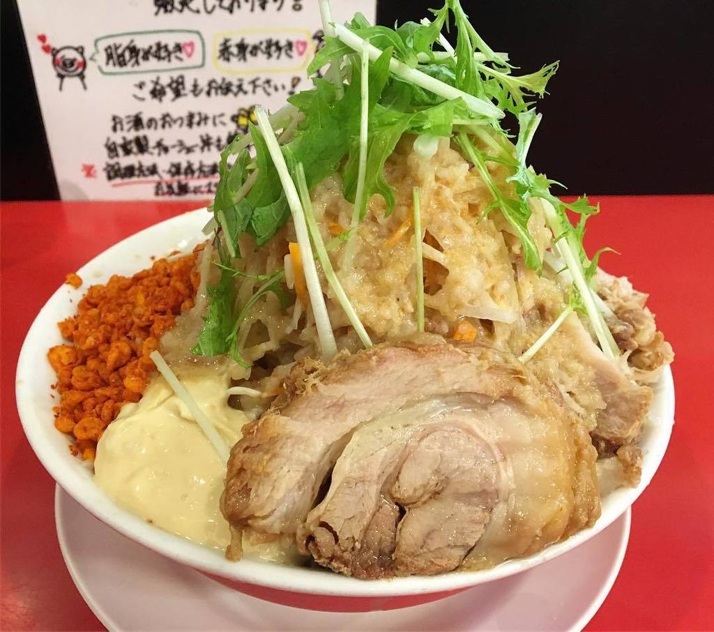 susuru_tv's tweet photo. 本日の #susuru_tv #667日目
#鷹の眼
#獨協大学前
#冷やし中華全マシ
#豚一枚追加
#ほぐし豚
#激ウマ
#背脂ドレッシング
#ほぐし豚がネ申
#ramen
#麺スタグラム https://t.co/pd1IFS0vjS https://t.co/hwLHXTJ8mz