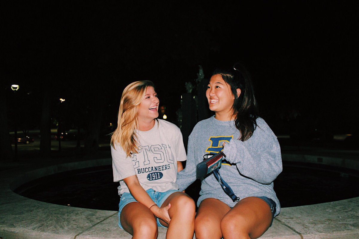 mackdaddy____17's tweet photo. First week of college β
New home girl β
AND ITS GAME DAY GO BUCS!!!!! #etsu21 #etsupride ππ https://t.co/BpTIkVp2Vz