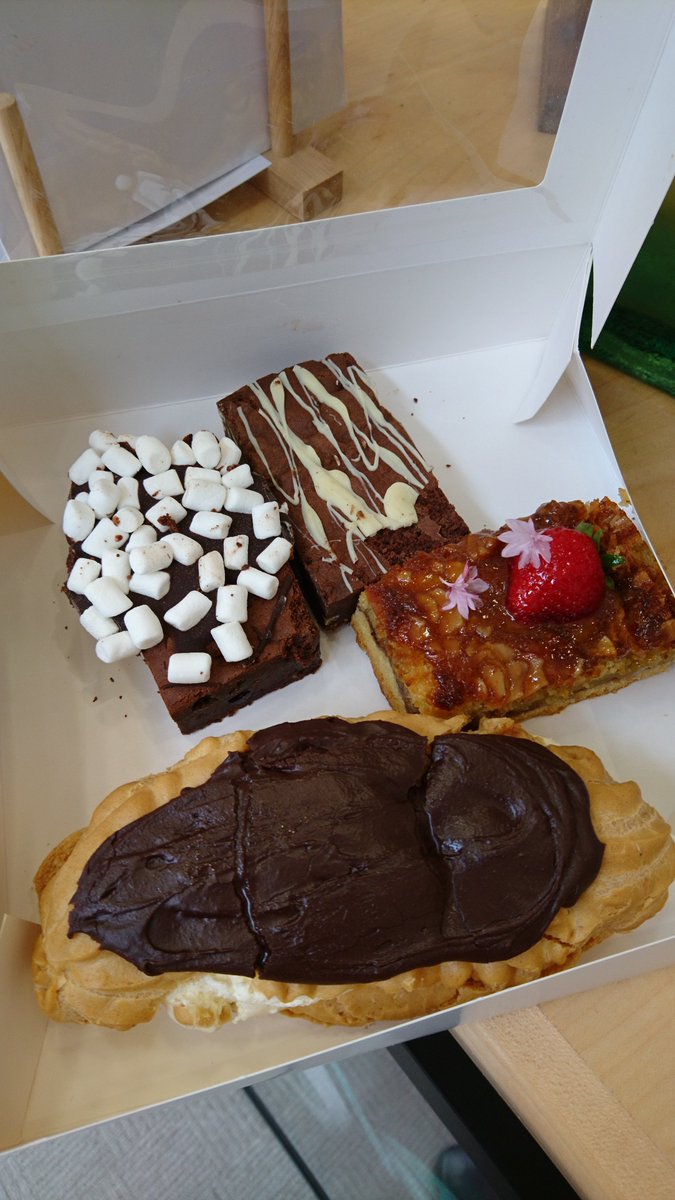 Thanks for our Saturday morning treat @Perrystreetcafe #yummycakes