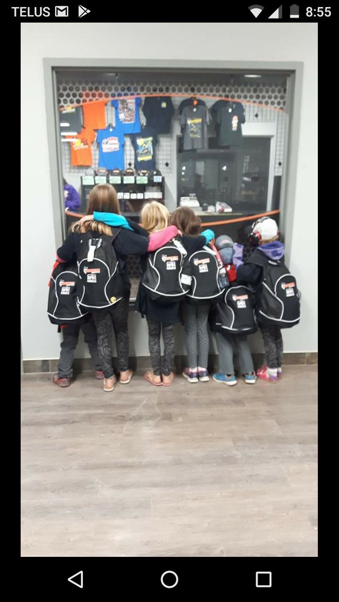 DeBoerAutosport's tweet photo. #backpacknight @OhswekenSpdway #awsome race team support #backtoschool2017 https://t.co/UkECtpUf8Y