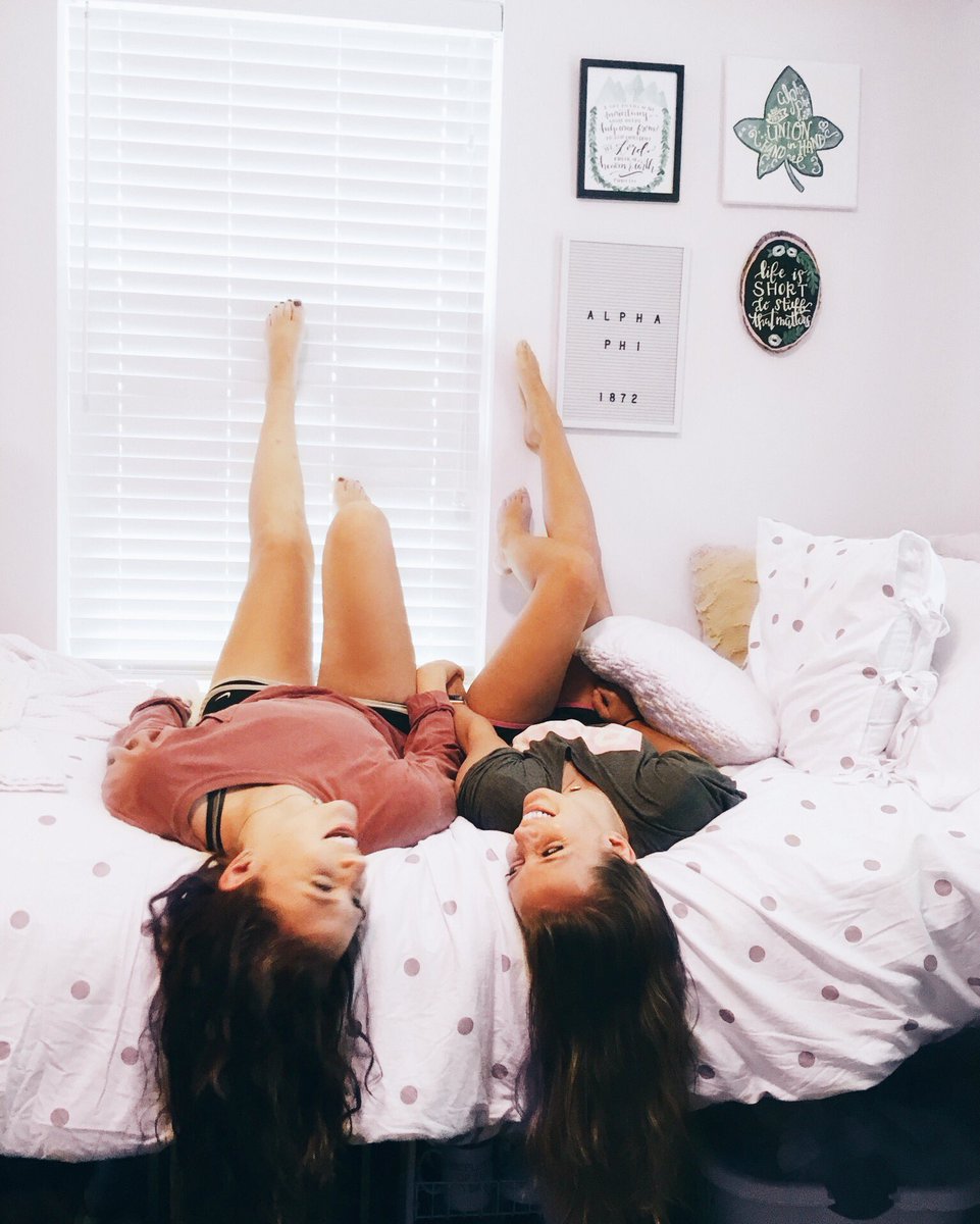 CNUAlphaPhi's tweet photo. 1 week of classes down &amp; finally all settled in to the AΦ mansion with our sisters! We love being home! 😍🏠 #BeHappyBeBrightBeAPhi #CNU21 https://t.co/gFXX1afUaJ