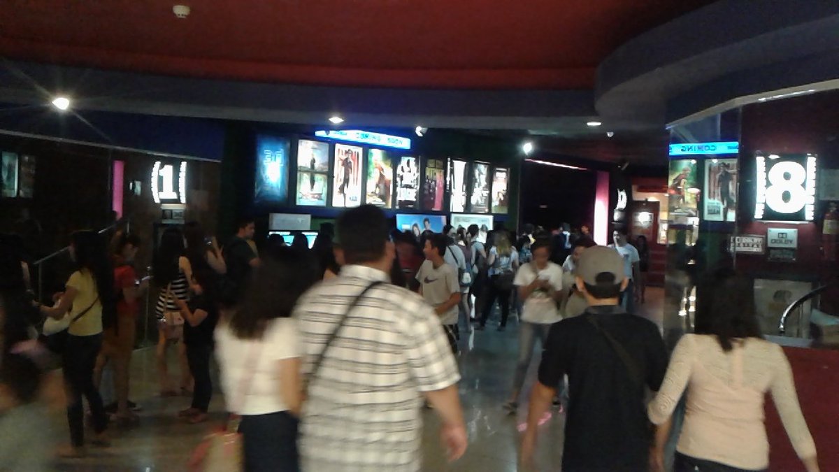 popoy__gonzales's tweet photo. Jampacked 7:20 PM screening of #LYSBDay4 here at Gaisano Mall Davao. Congrats @iamjoshuagarcia @BarrettoJulia &amp; @tonetjadaone !!! 👽💚 https://t.co/fvuBXNijKA