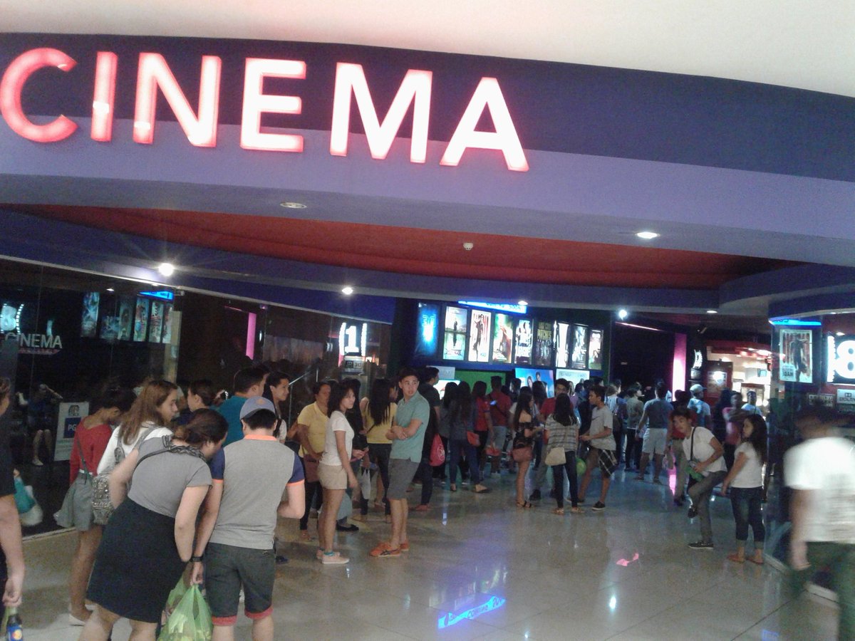 popoy__gonzales's tweet photo. Jampacked 7:20 PM screening of #LYSBDay4 here at Gaisano Mall Davao. Congrats @iamjoshuagarcia @BarrettoJulia &amp; @tonetjadaone !!! 👽💚 https://t.co/fvuBXNijKA