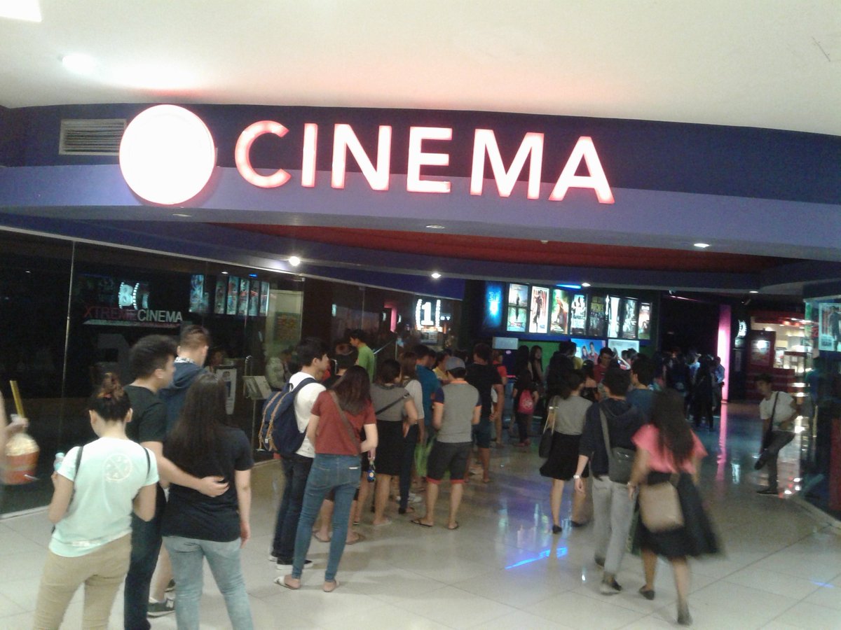 popoy__gonzales's tweet photo. Jampacked 7:20 PM screening of #LYSBDay4 here at Gaisano Mall Davao. Congrats @iamjoshuagarcia @BarrettoJulia &amp; @tonetjadaone !!! 👽💚 https://t.co/fvuBXNijKA
