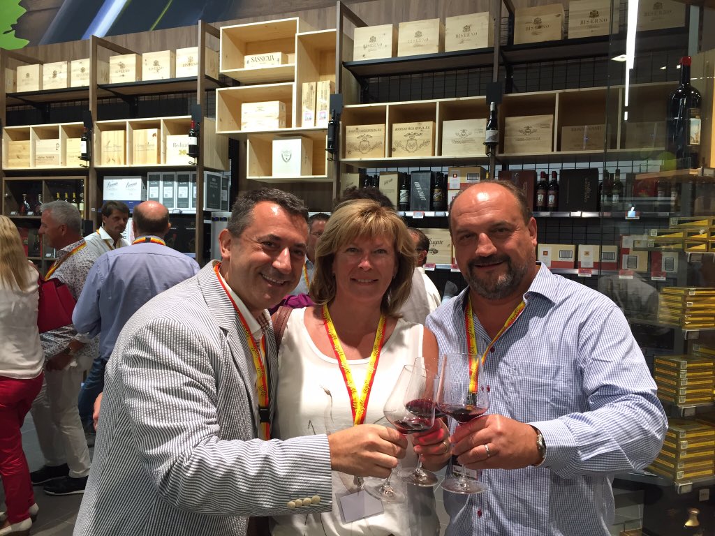 CellerPinol's tweet photo. #winetasting #Switzerland @doterraalta #garnatxablanca #morenillo #winelovers #Zurich #TopCC #wine #vicatalà @Wines_fromSpain https://t.co/pBz8K8gF6O