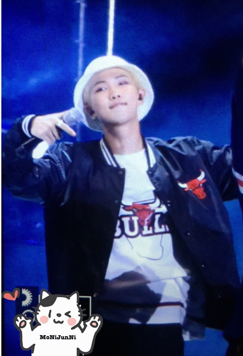 MoNiJunNi's tweet photo. 170902 서태지 콘서트 

#BTS #방탄소년단 #RAPMONSTER #RM #랩몬스터 #김남준 #남준 #랩몬 https://t.co/7ZGpvBUW2i