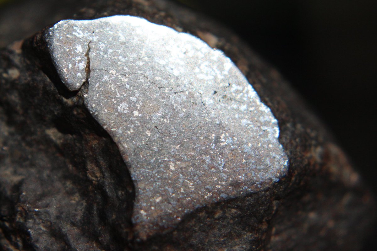 OuterSpaceRocks's tweet photo. #Meteorite 70.7g Individual with AMAZING #FusionCrust the #Matrix reveals #Chondrules Metal #ShockFeatures discovered 2017 #OuterSpaceRocks https://t.co/aUgxzxgZcI