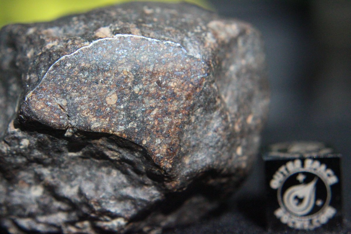 OuterSpaceRocks's tweet photo. #Meteorite 70.7g Individual with AMAZING #FusionCrust the #Matrix reveals #Chondrules Metal #ShockFeatures discovered 2017 #OuterSpaceRocks https://t.co/aUgxzxgZcI