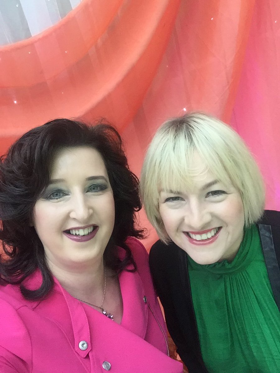 IrishBellaVoce's tweet photo. Getting ready to enjoy an afternoon of cultural diversity - Judges Selfie - 😄 @IrishBellaVoce @deshocks @GalleryKinsale 🏆 https://t.co/XePcAWDyJm