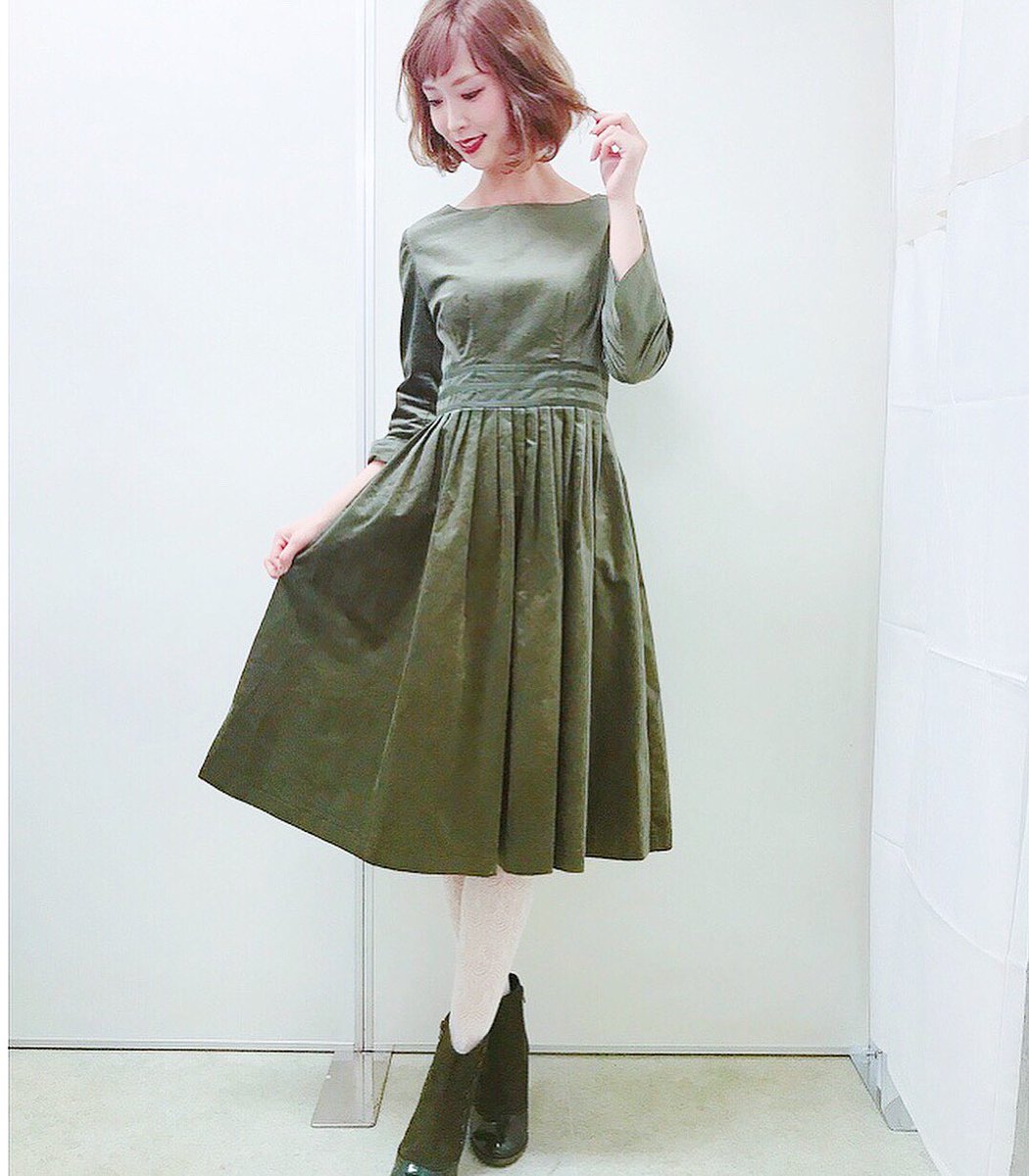 公式 新井美穂 A Twitter 関コレからもう3日たったんですね あっという間です Fi N Tさんのお洋服 レトロな気品あるファッションがすごく素敵だったな 今季はこういう服にも挑戦していきたい 関西コレクション クラシカル ワンピース 刺繍 Fint