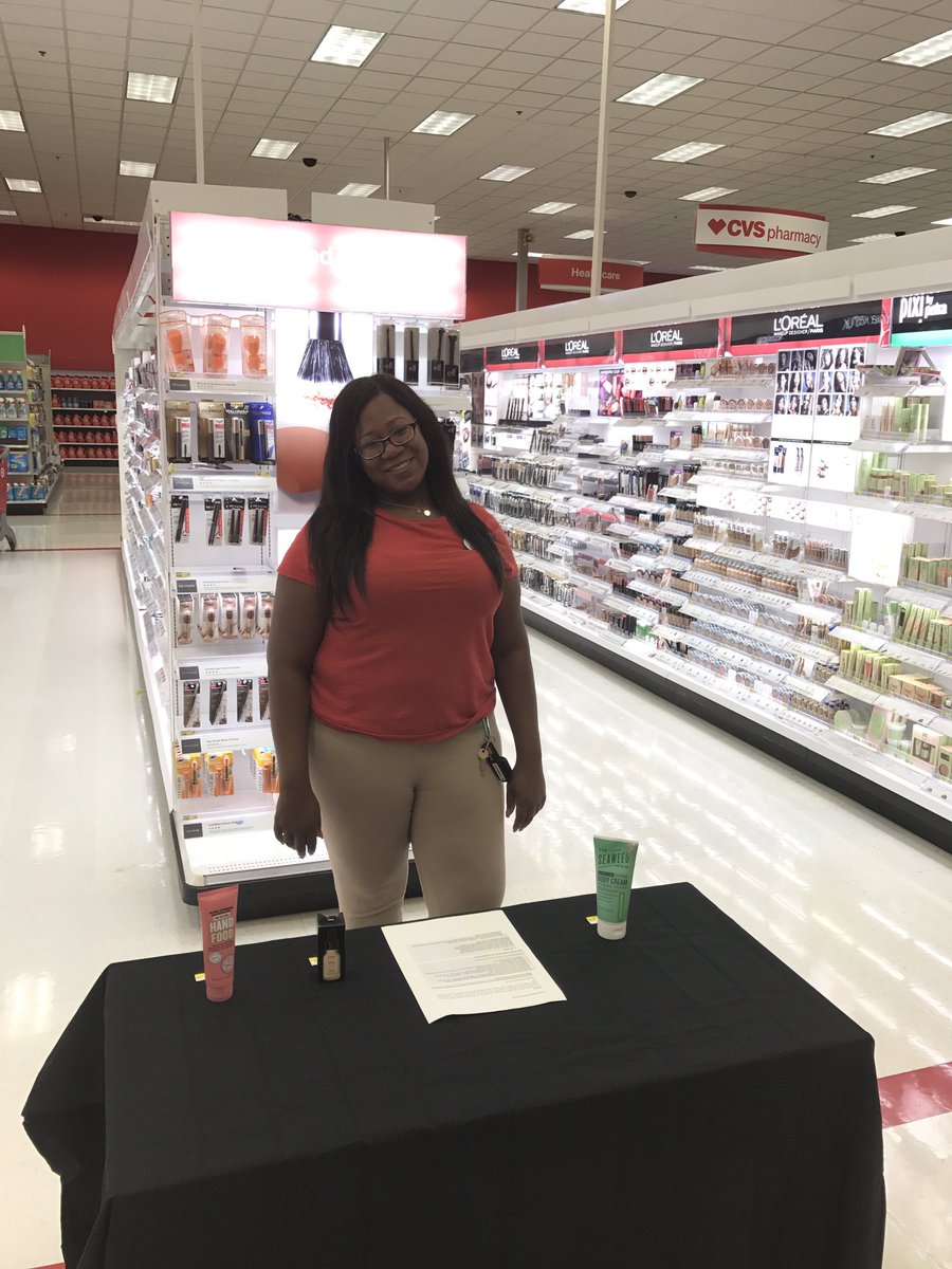 Thanks Jada for helping guests Try It Love It.  #TryItLoveItBeauty190 <a href="/eberhardt_mark/">Mark Eberhardt</a> <a href="/EdwardTD444/">Edward A. Turner</a> <a href="/TARGETPOLARIS/">Target1236</a>